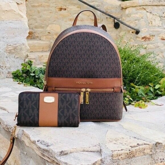 MICHAEL KORS MD KENLY SIGNATURE BACKPACK&WALLET - Picture 2 of 12